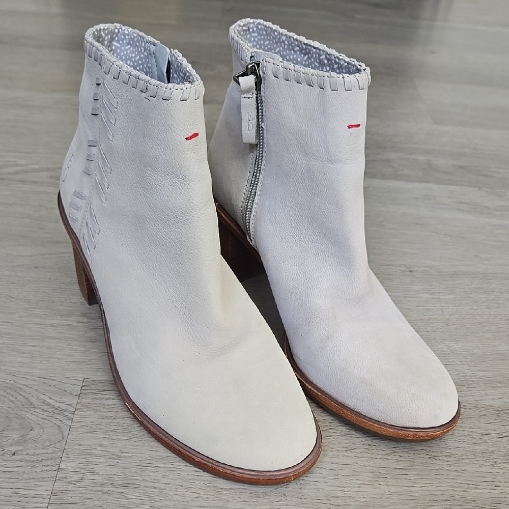 ED Ellen Degeneres Stylish Gray Ankle Boots